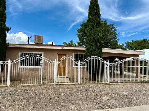 Photo of 1427 Vito Romero Road SW, Albuquerque, NM 87105 (MLS # 1097846)