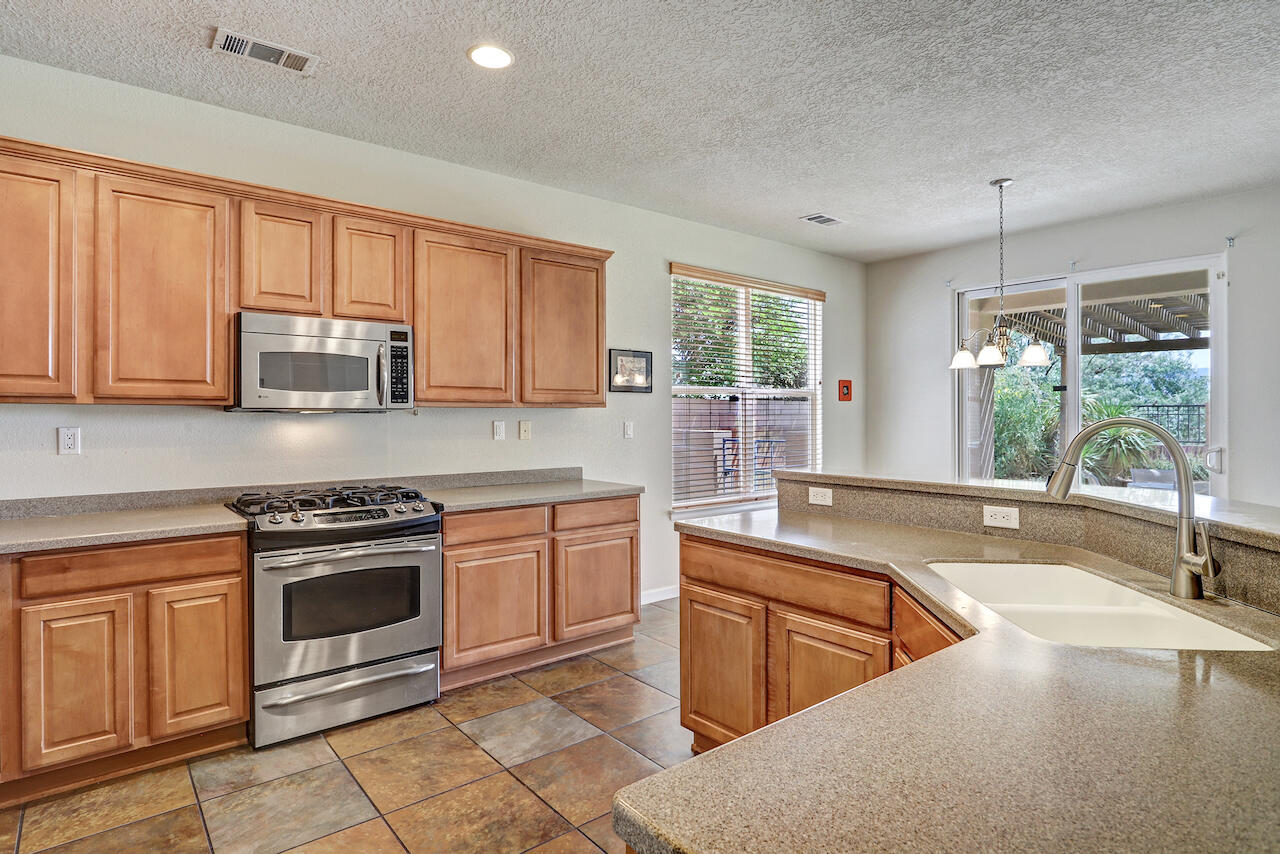10216 Avenida Vista Sol NW
