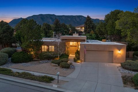 Photo of 4900 Calle Del Cielo NE, Albuquerque, NM 87111 (MLS # 1100916)