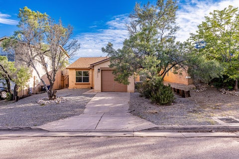 Photo of 11104 King Rail Road SW, Albuquerque, NM 87121 (MLS # 1112430)