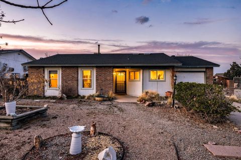 Photo of 860 Amethyst Drive NE, Rio Rancho, NM 87124 (MLS # 1097589)