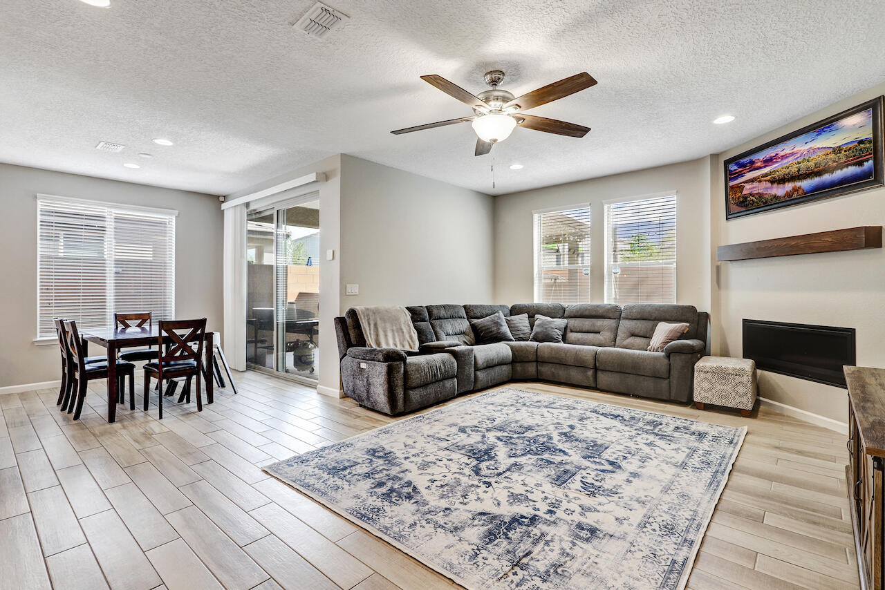 8704 La Pradera Way NE