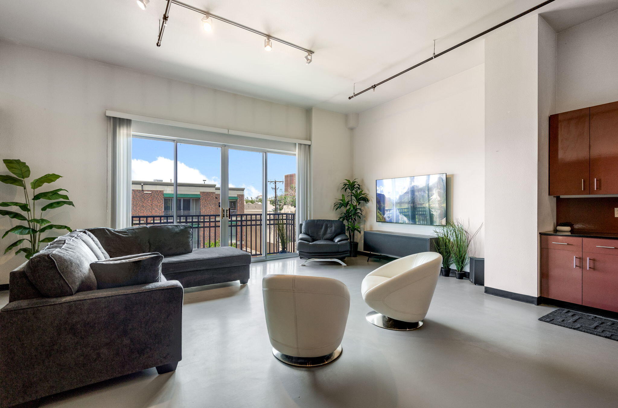 400 Central Avenue SE 305 305