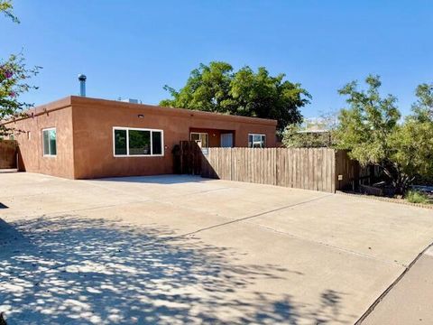 Photo of 2433 VALENCIA Drive NE, Albuquerque, NM 87110 (MLS # 1092351)