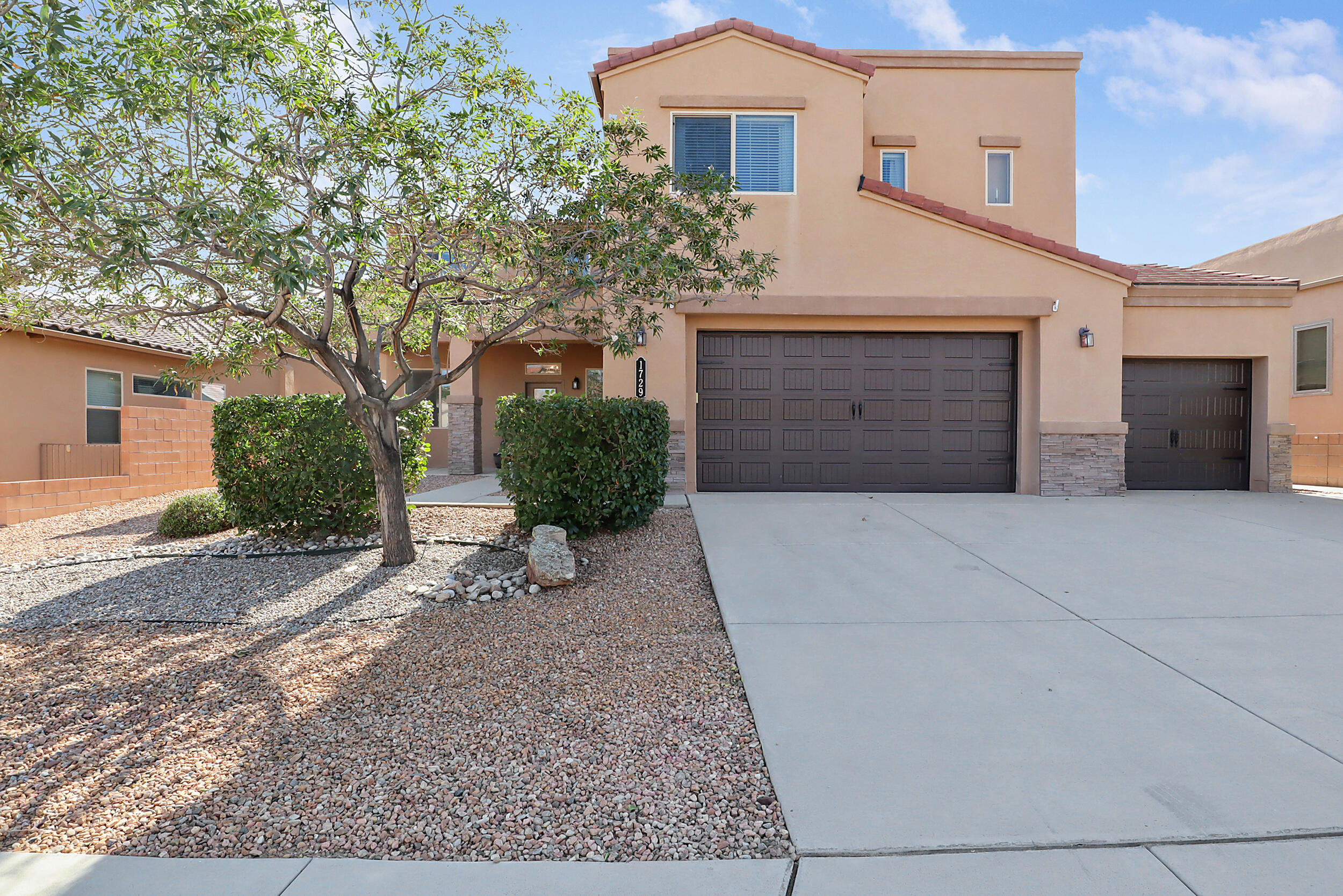 1729 Vista De Colinas Drive, Rio Rancho, New Mexico image 1