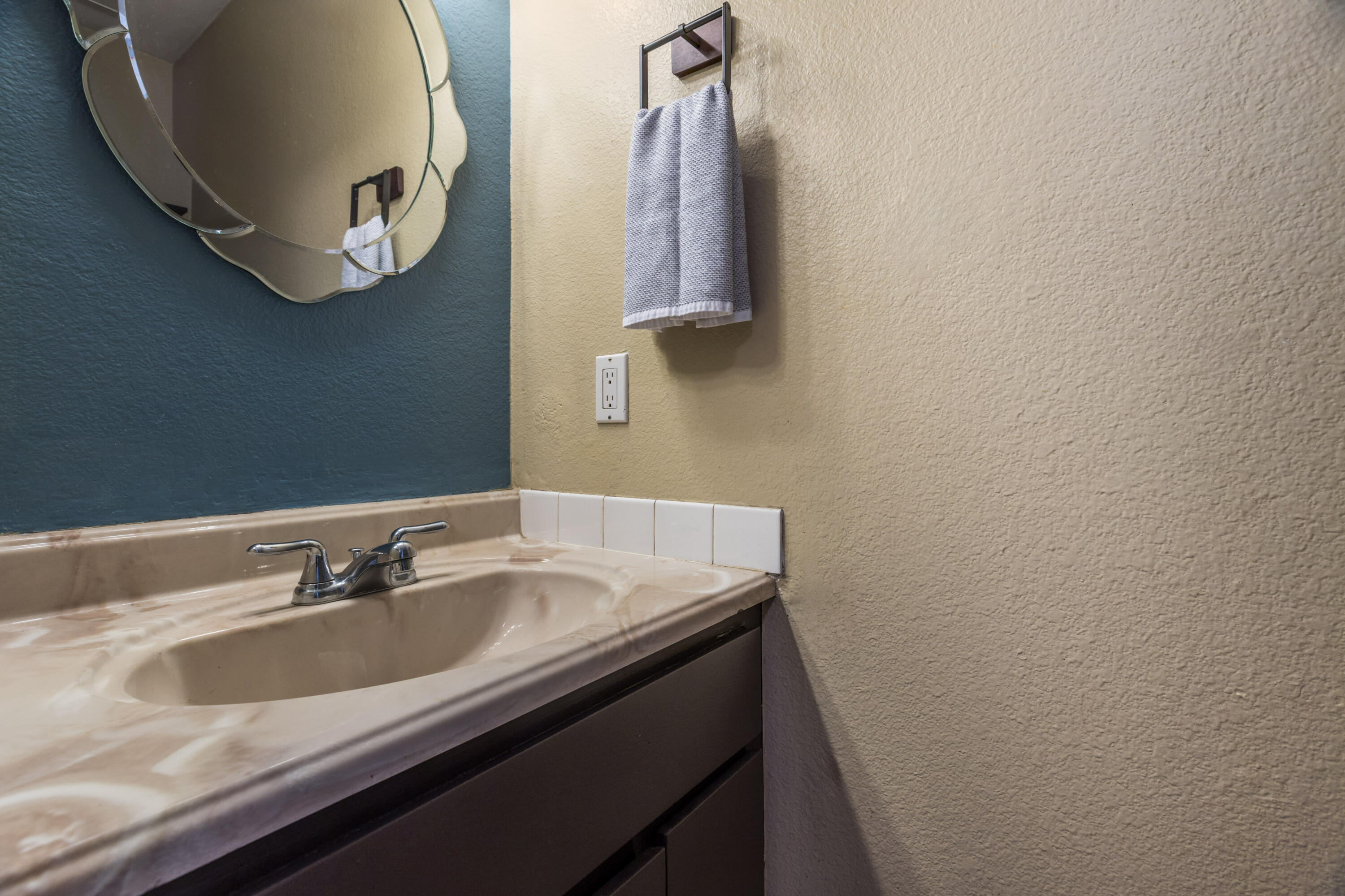 Albuquerque, New Mexico 87123, United States, 2 Bedrooms Bedrooms, ,3 BathroomsBathrooms,Residential,Active,228940