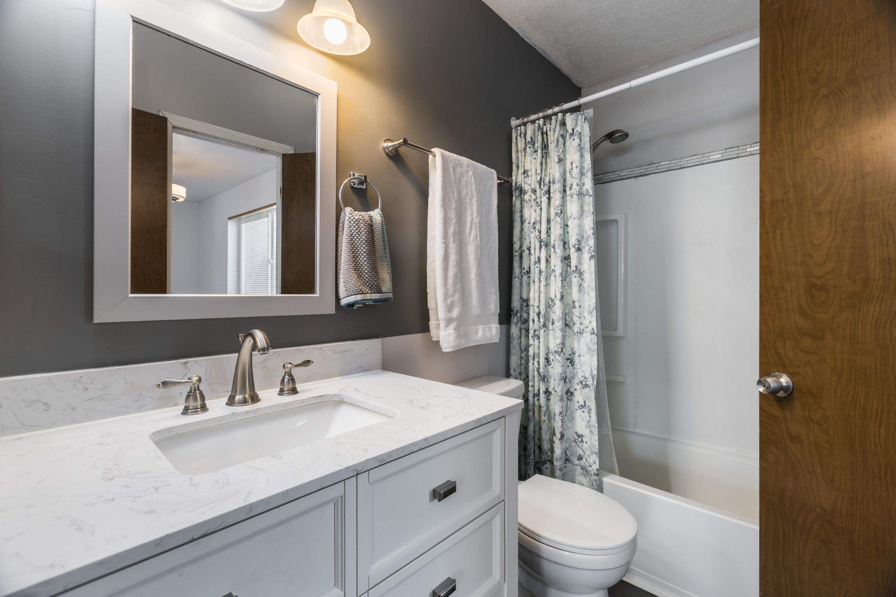 Albuquerque, New Mexico 87123, United States, 2 Bedrooms Bedrooms, ,3 BathroomsBathrooms,Residential,Active,228940