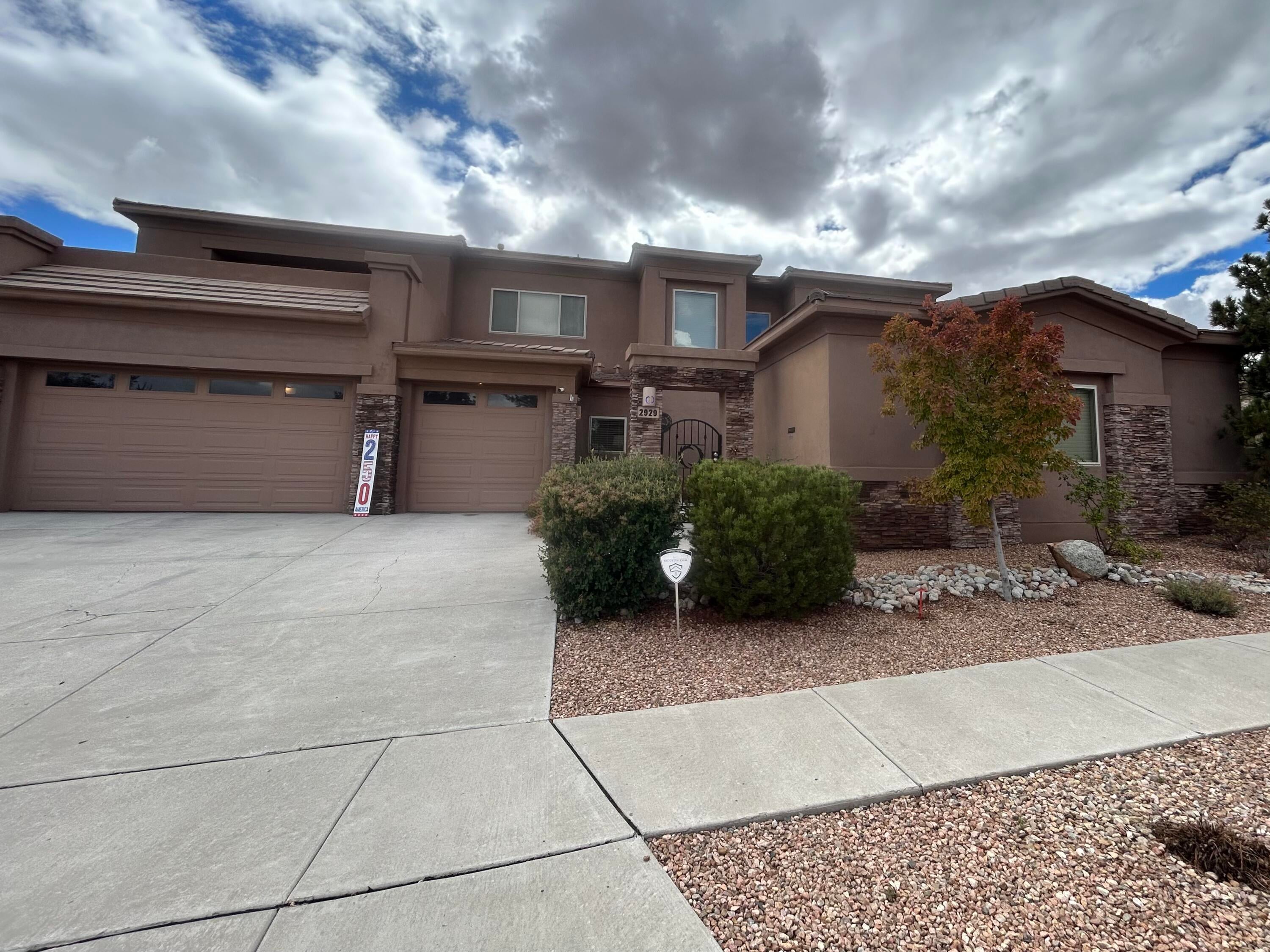 2929 Redondo Santa Fe Loop NE