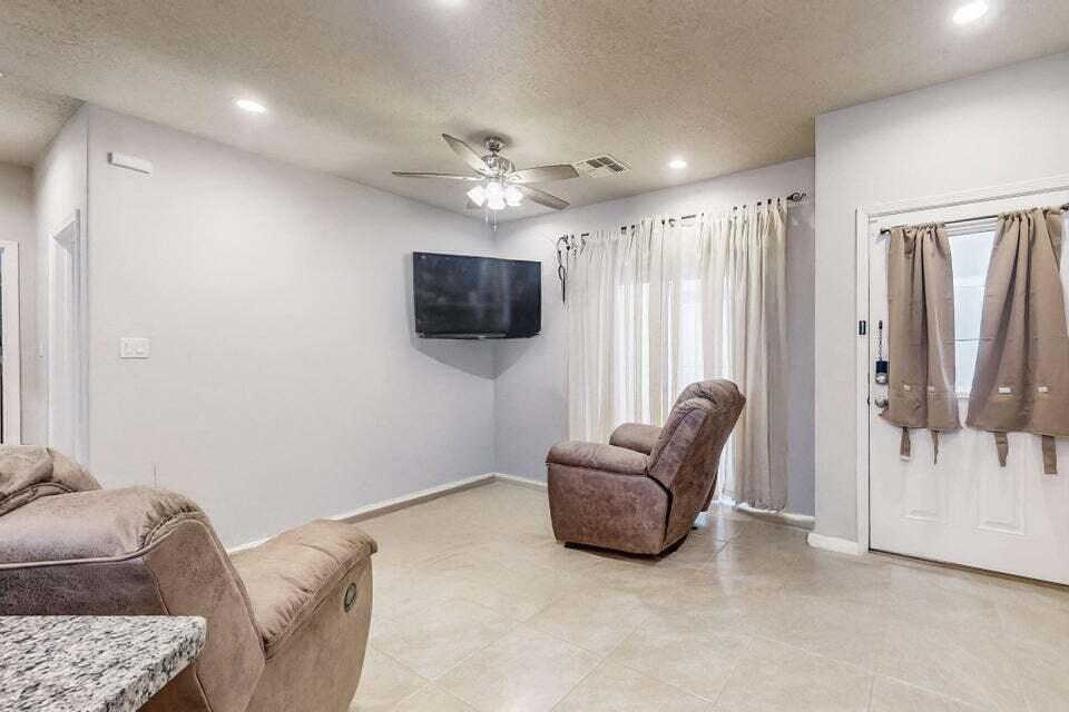 1472 Tierra Verde Loop, Los Lunas, New Mexico image 6