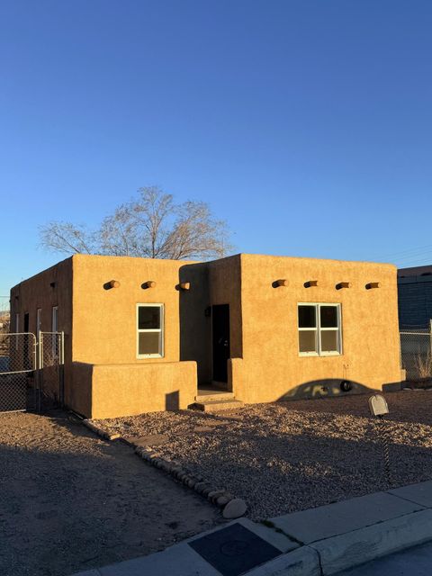 Photo of 2204 7th Street NW, Albuquerque, NM 87102 (MLS # 1096532)