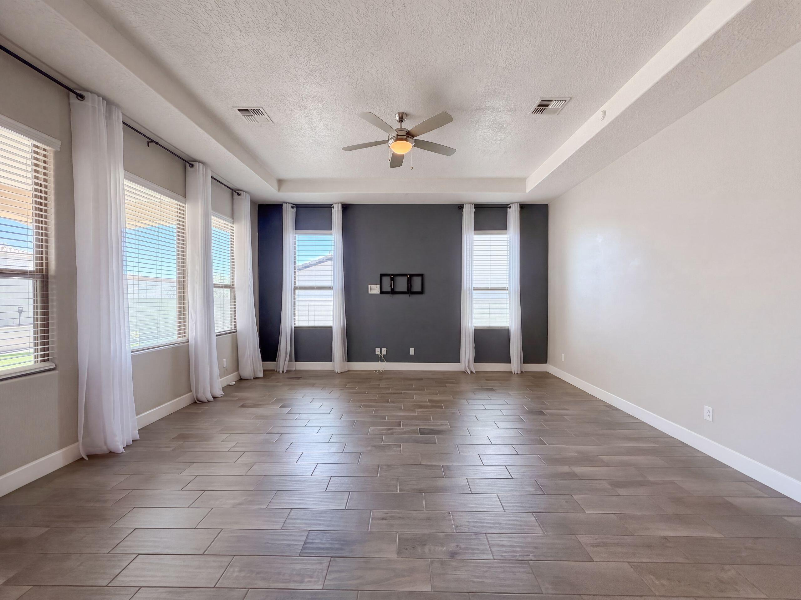5453 Pikes Peak Loop NE
