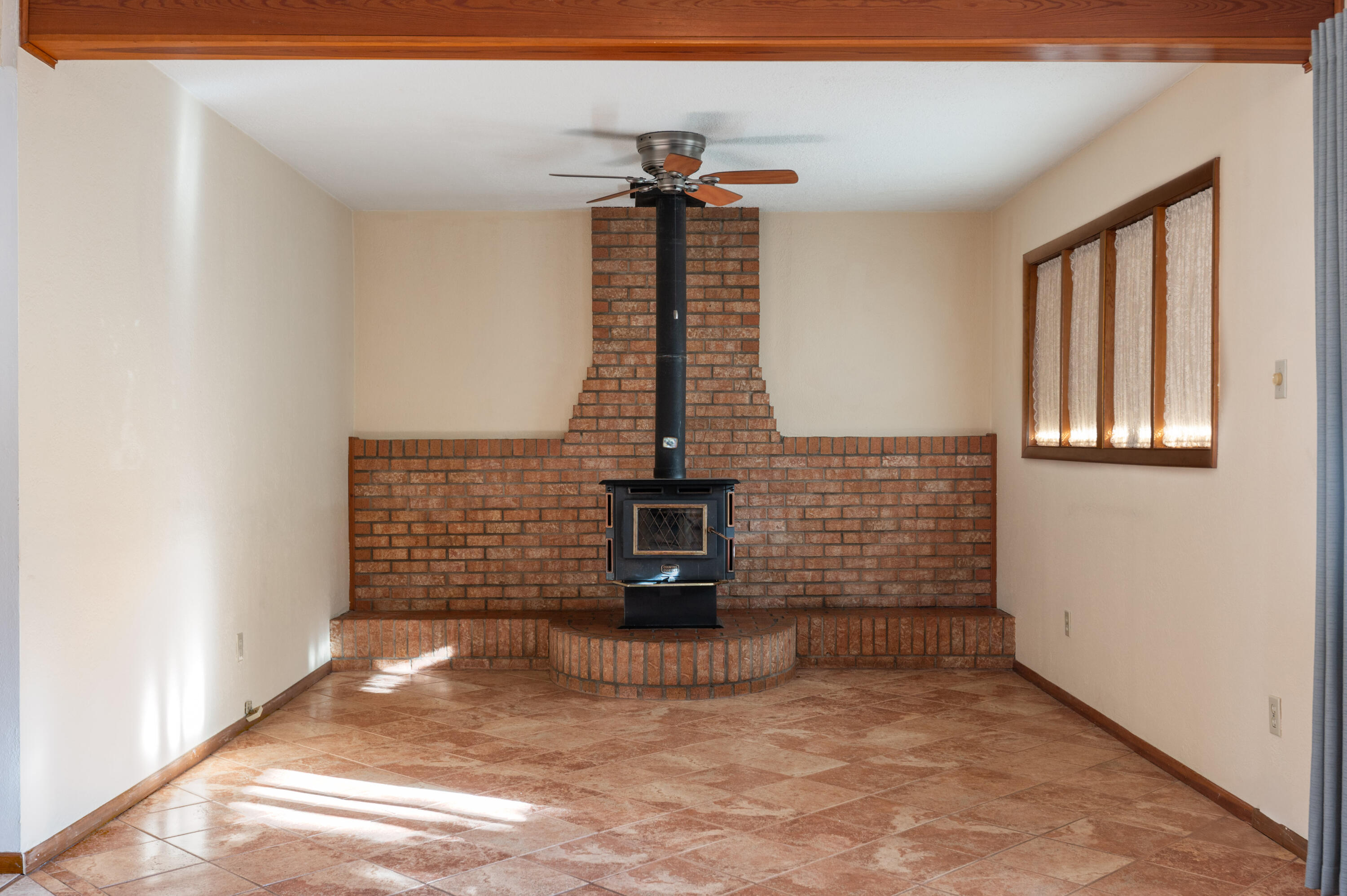 Albuquerque, New Mexico 87107, United States, 3 Bedrooms Bedrooms, ,2 BathroomsBathrooms,Residential,Active,240160