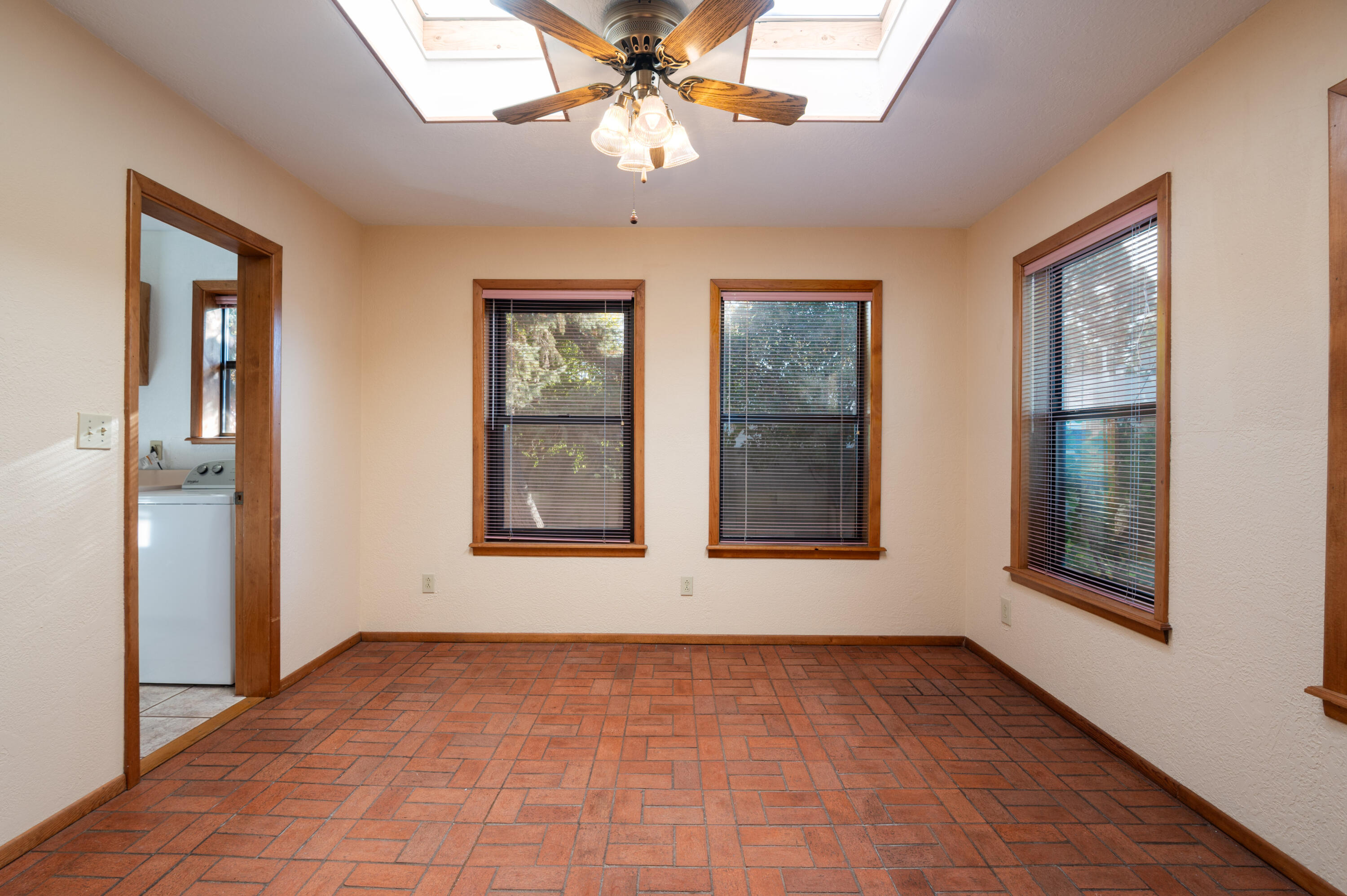 Albuquerque, New Mexico 87107, United States, 3 Bedrooms Bedrooms, ,2 BathroomsBathrooms,Residential,Active,240160