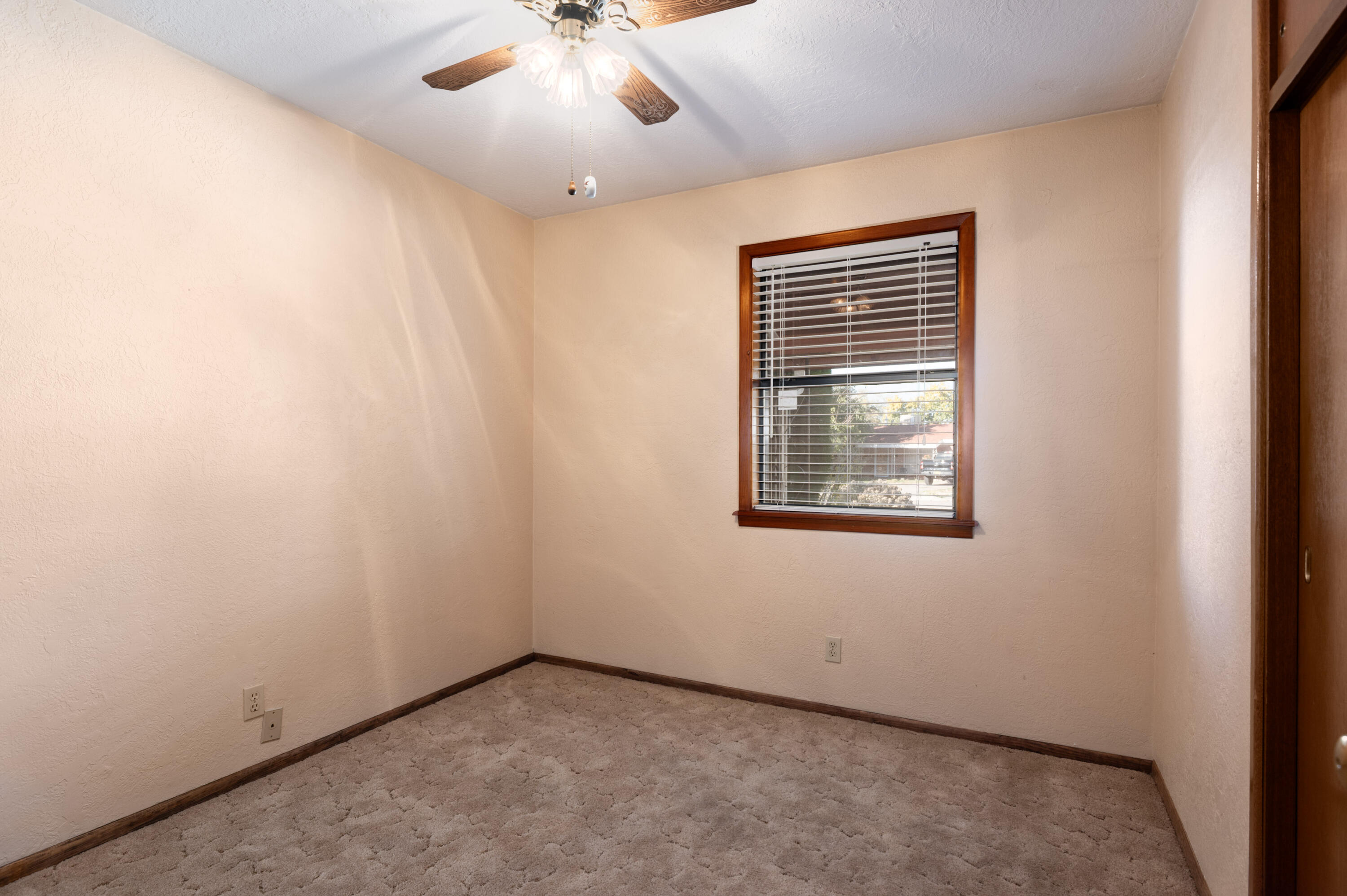 Albuquerque, New Mexico 87107, United States, 3 Bedrooms Bedrooms, ,2 BathroomsBathrooms,Residential,Active,240160