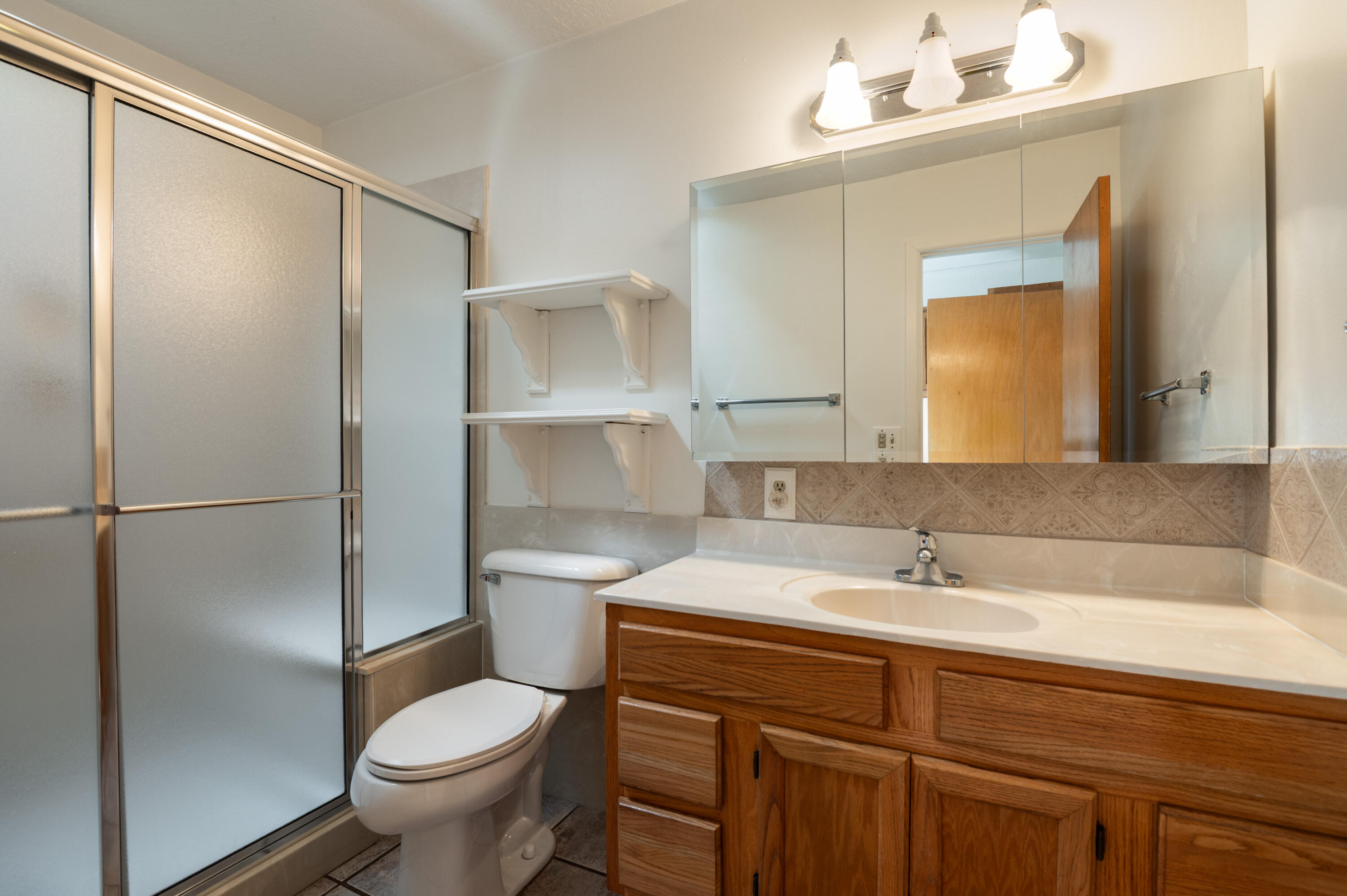 Albuquerque, New Mexico 87107, United States, 3 Bedrooms Bedrooms, ,2 BathroomsBathrooms,Residential,Active,240160