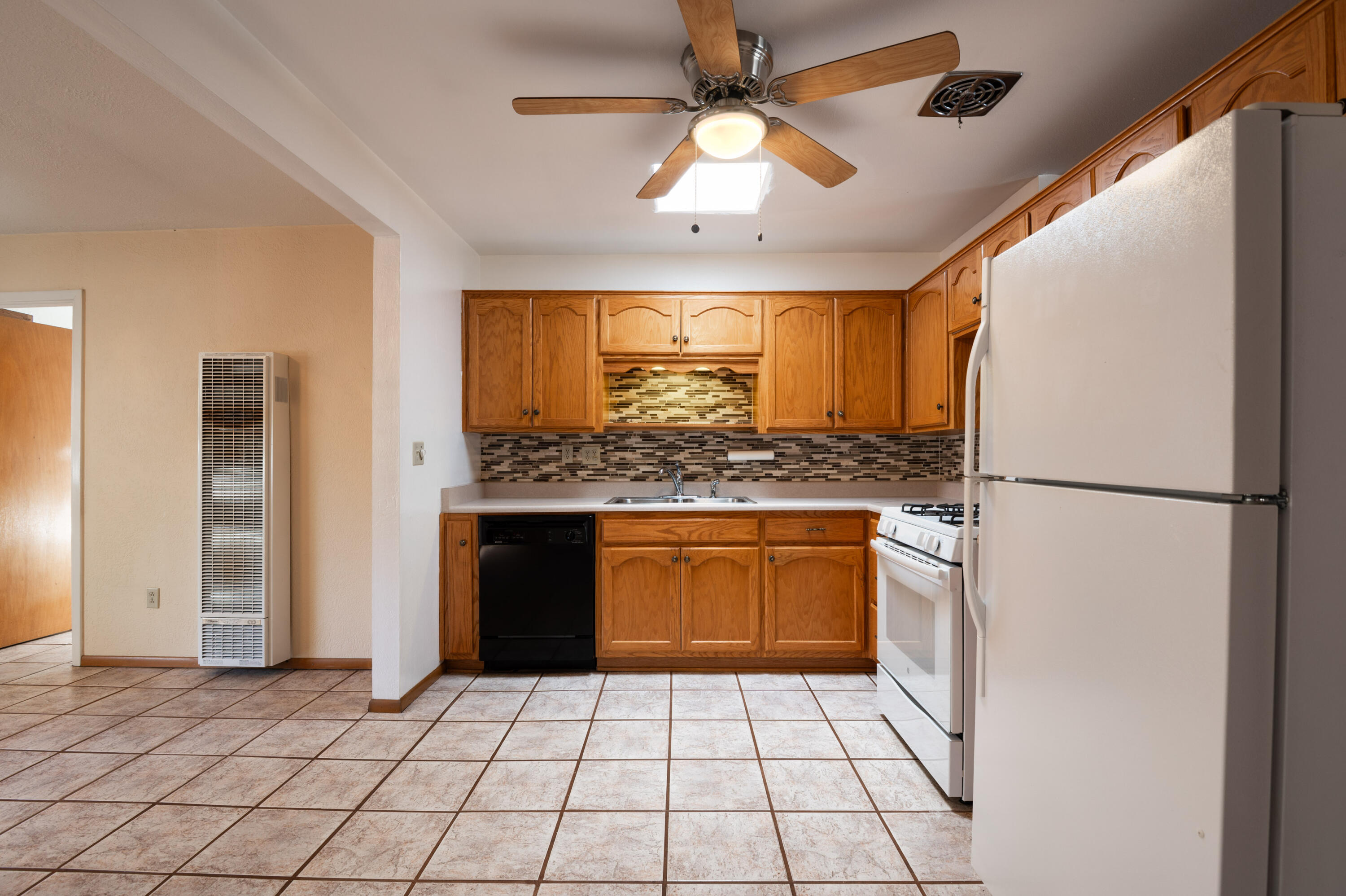 Albuquerque, New Mexico 87107, United States, 3 Bedrooms Bedrooms, ,2 BathroomsBathrooms,Residential,Active,240160