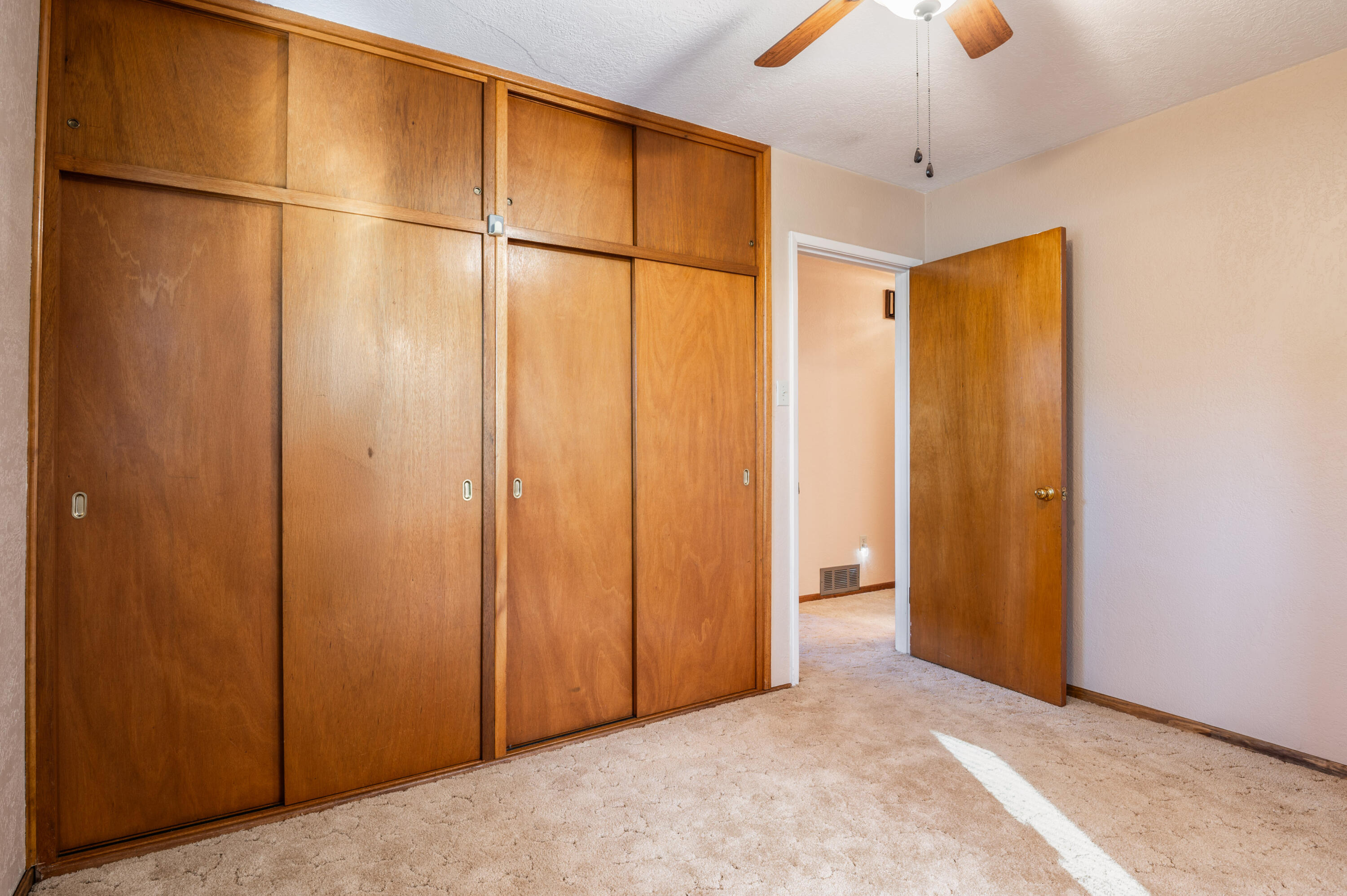 Albuquerque, New Mexico 87107, United States, 3 Bedrooms Bedrooms, ,2 BathroomsBathrooms,Residential,Active,240160