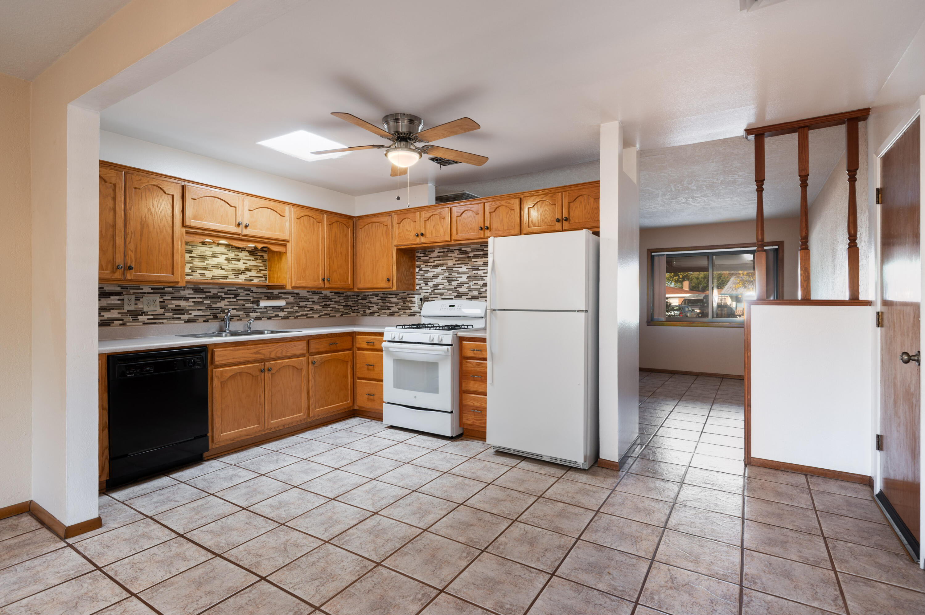 Albuquerque, New Mexico 87107, United States, 3 Bedrooms Bedrooms, ,2 BathroomsBathrooms,Residential,Active,240160