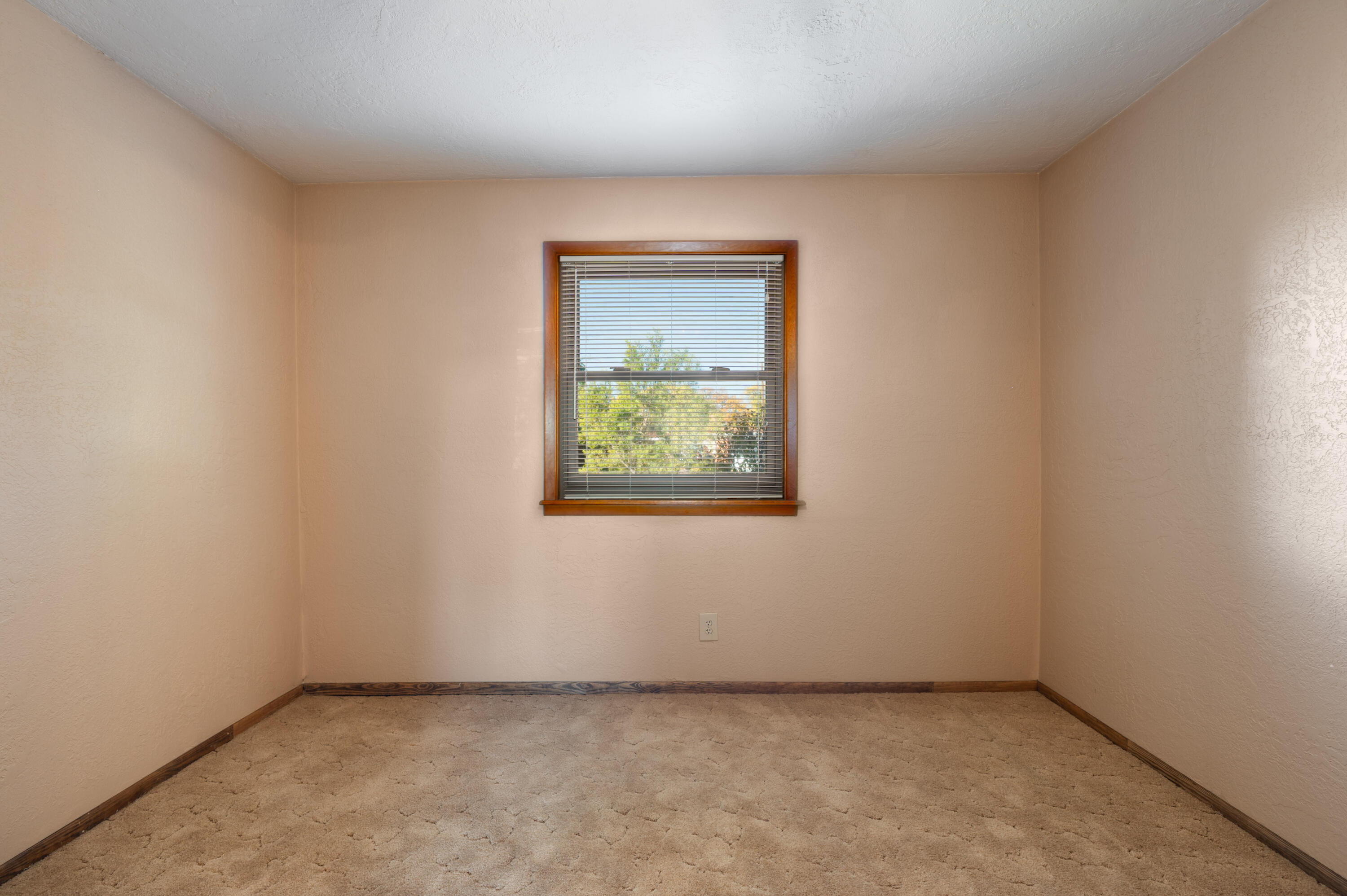 Albuquerque, New Mexico 87107, United States, 3 Bedrooms Bedrooms, ,2 BathroomsBathrooms,Residential,Active,240160