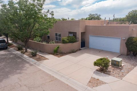 Townhouse For Sale - 2923 Foraker Court<br/> Bernalillo County, Albuquerque, NM 87107
