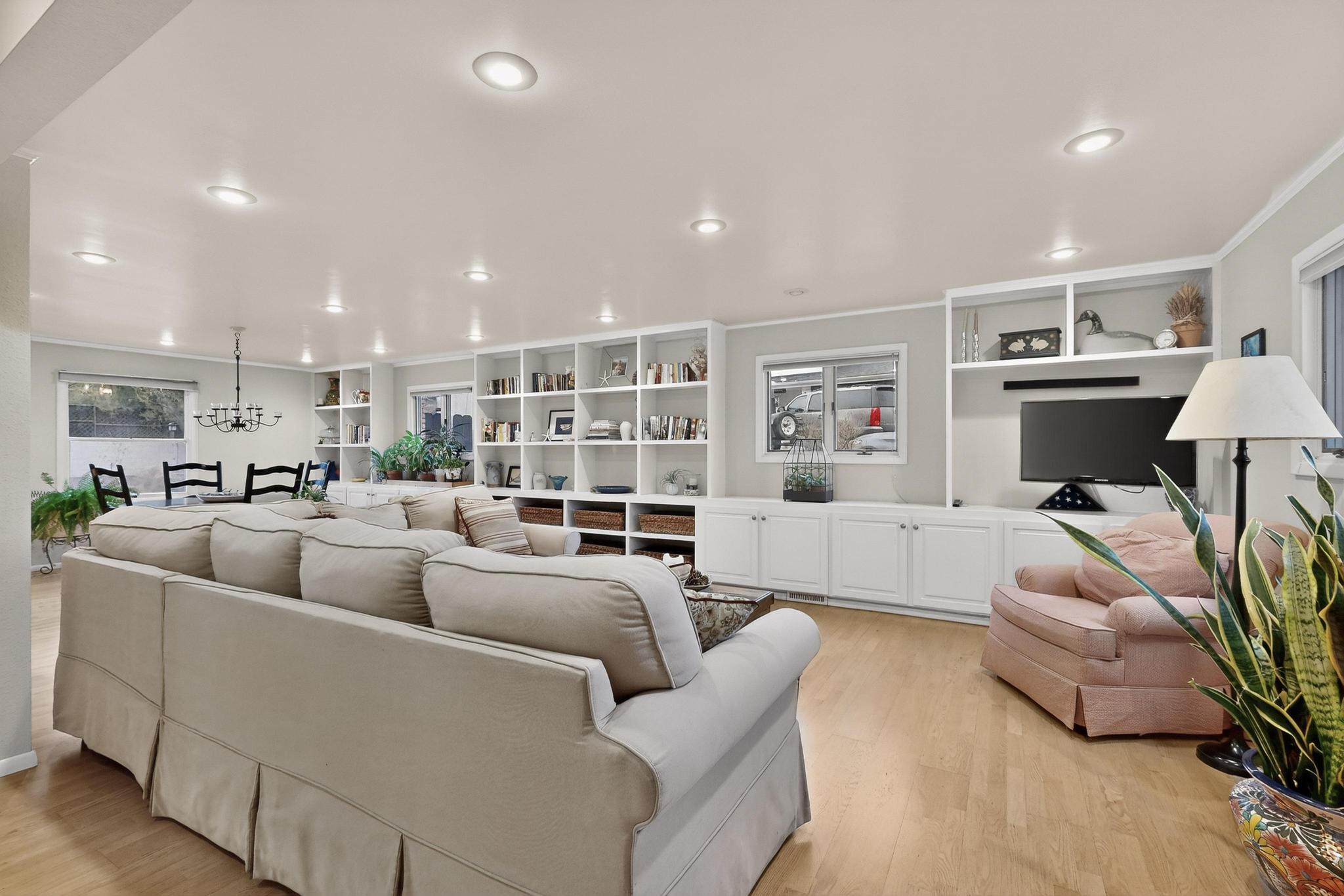 4805 Sunningdale Court NE