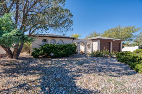 Photo of 1701 Chelwood Park Boulevard NE, Albuquerque, NM 87112 (MLS # 1094701)