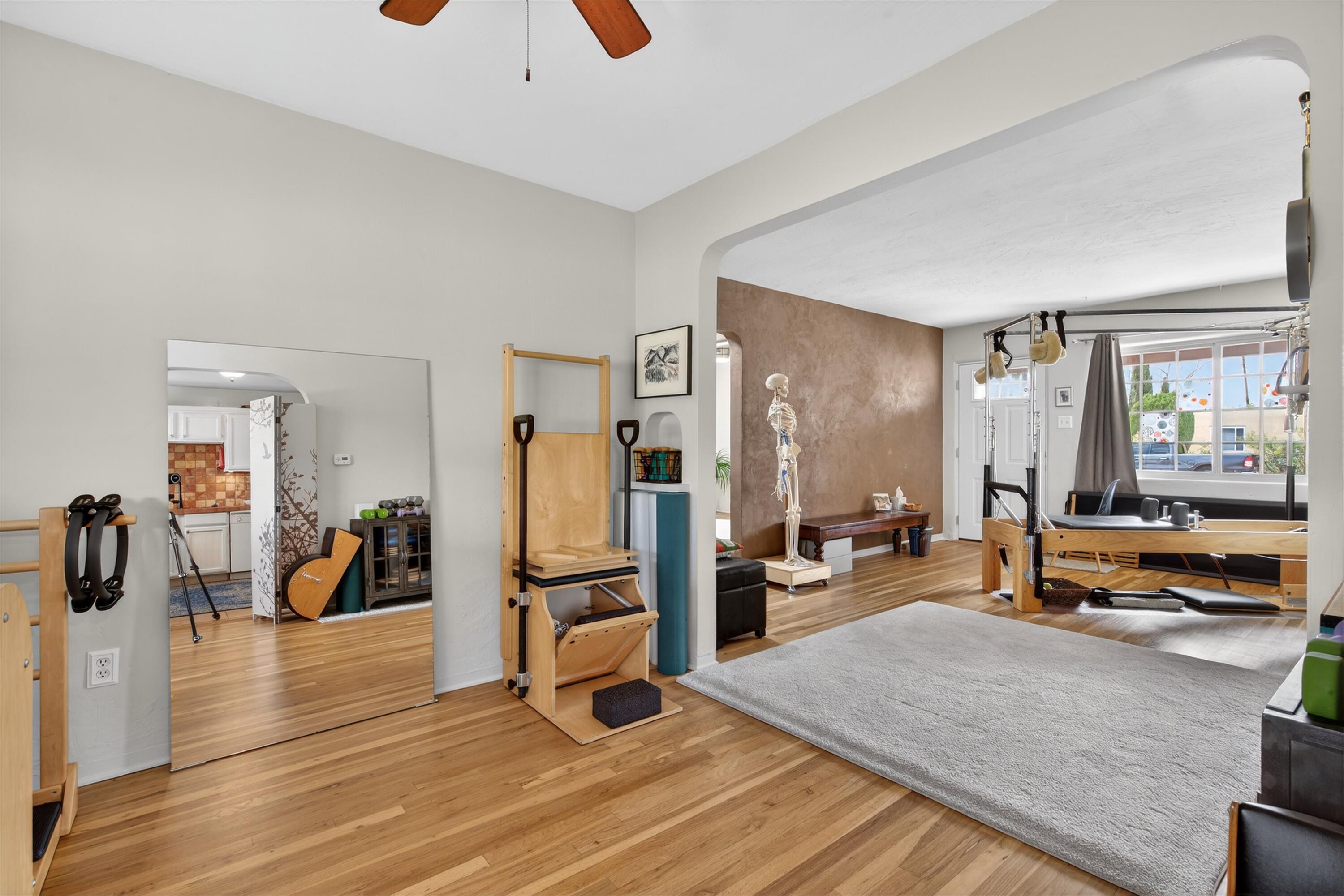 420 Manzano Street NE