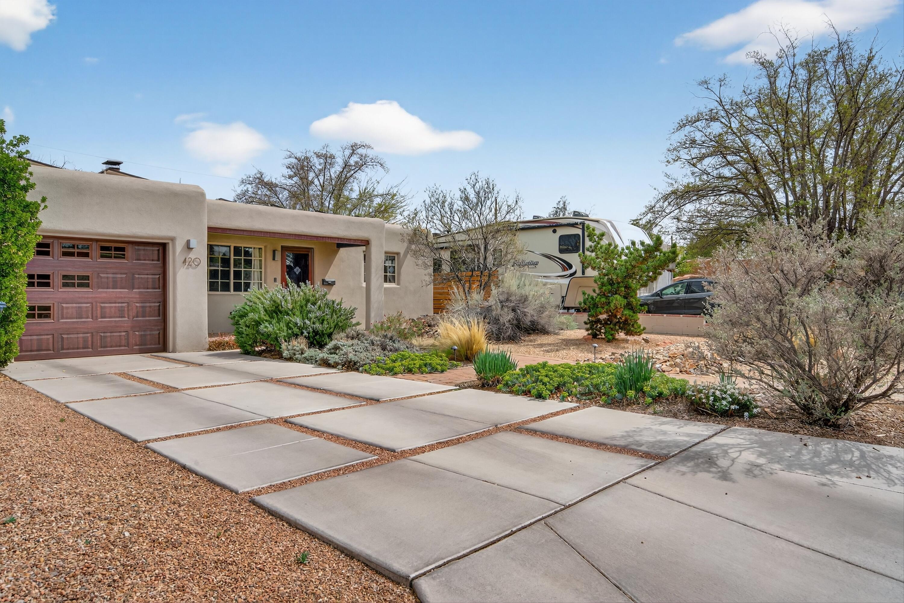 420 Manzano Street NE