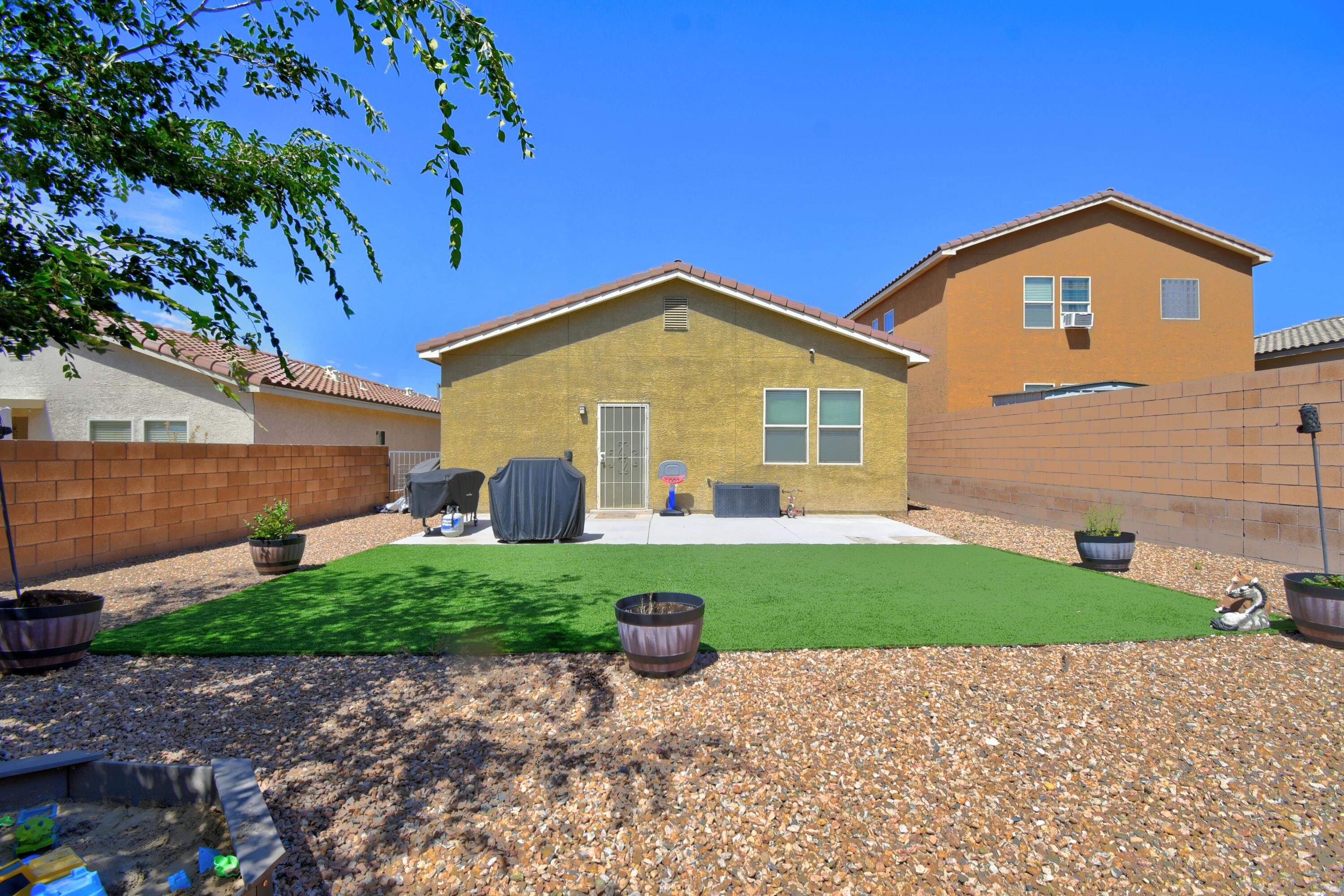 2227 Vista De Colinas Drive SE