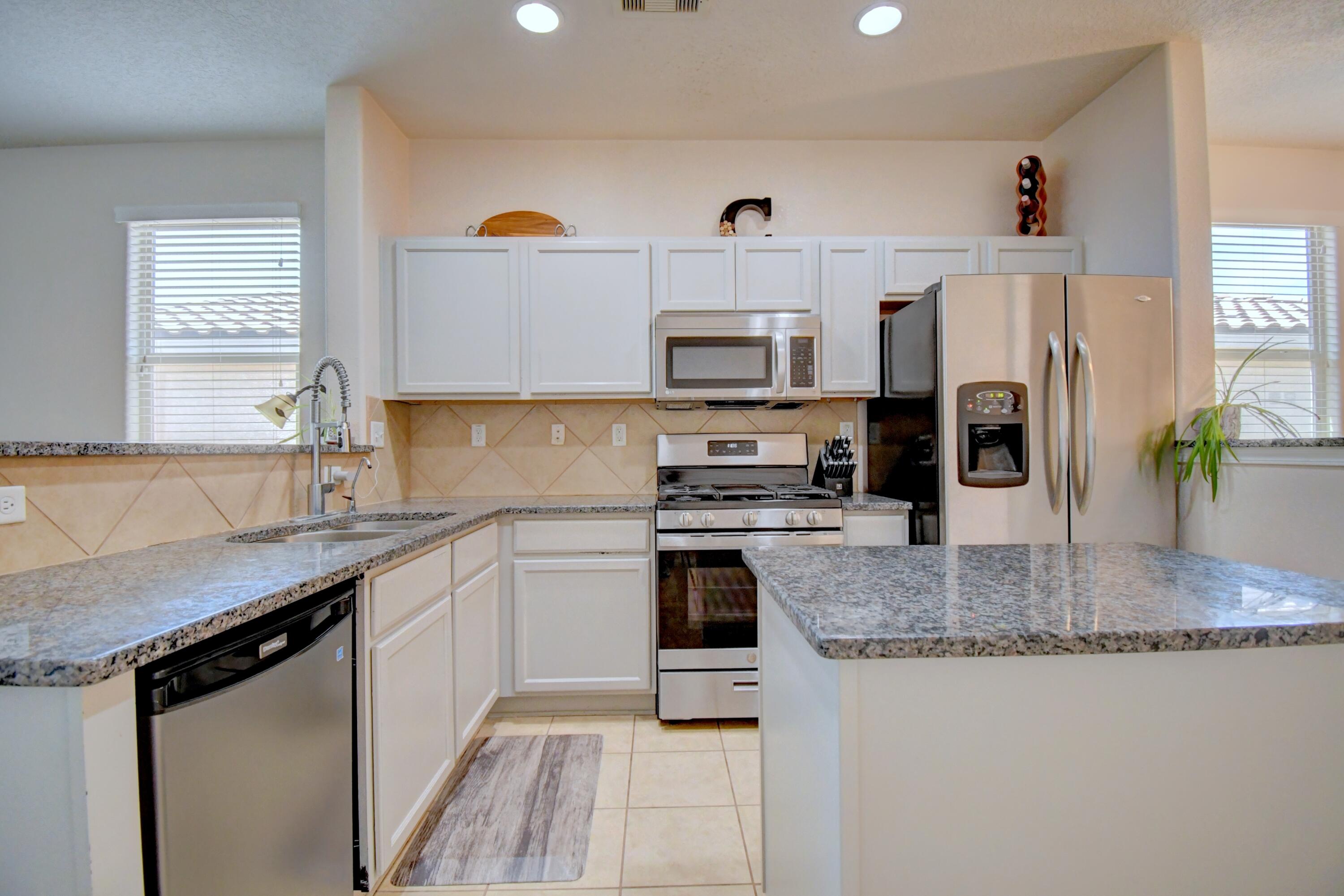 2227 Vista De Colinas Drive SE