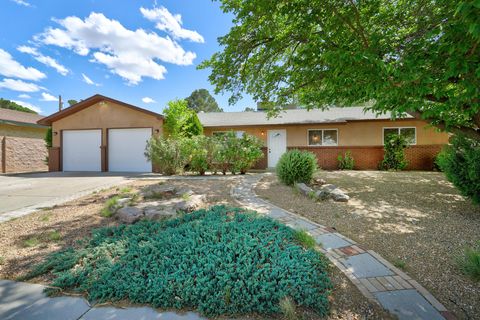 Photo of 10408 Cielito Lindo NE, Albuquerque, NM 87111 (MLS # 1101890)