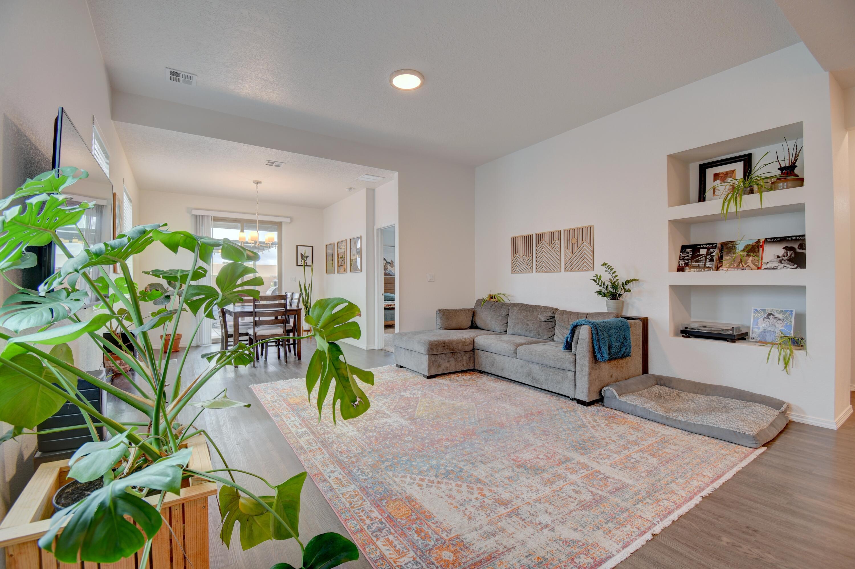 4373 Lauren Loop NE