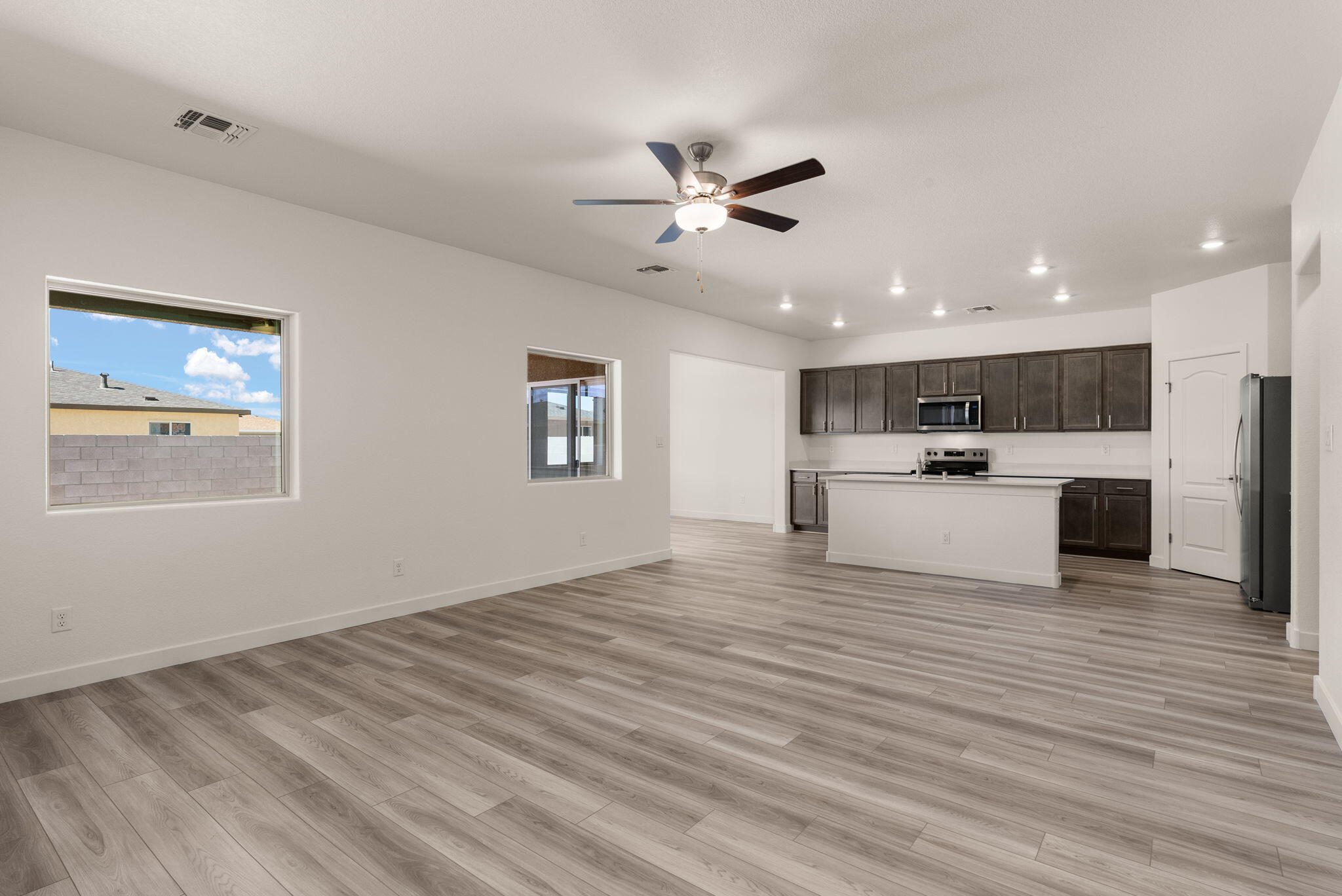 2507 Calle De Las Rosas