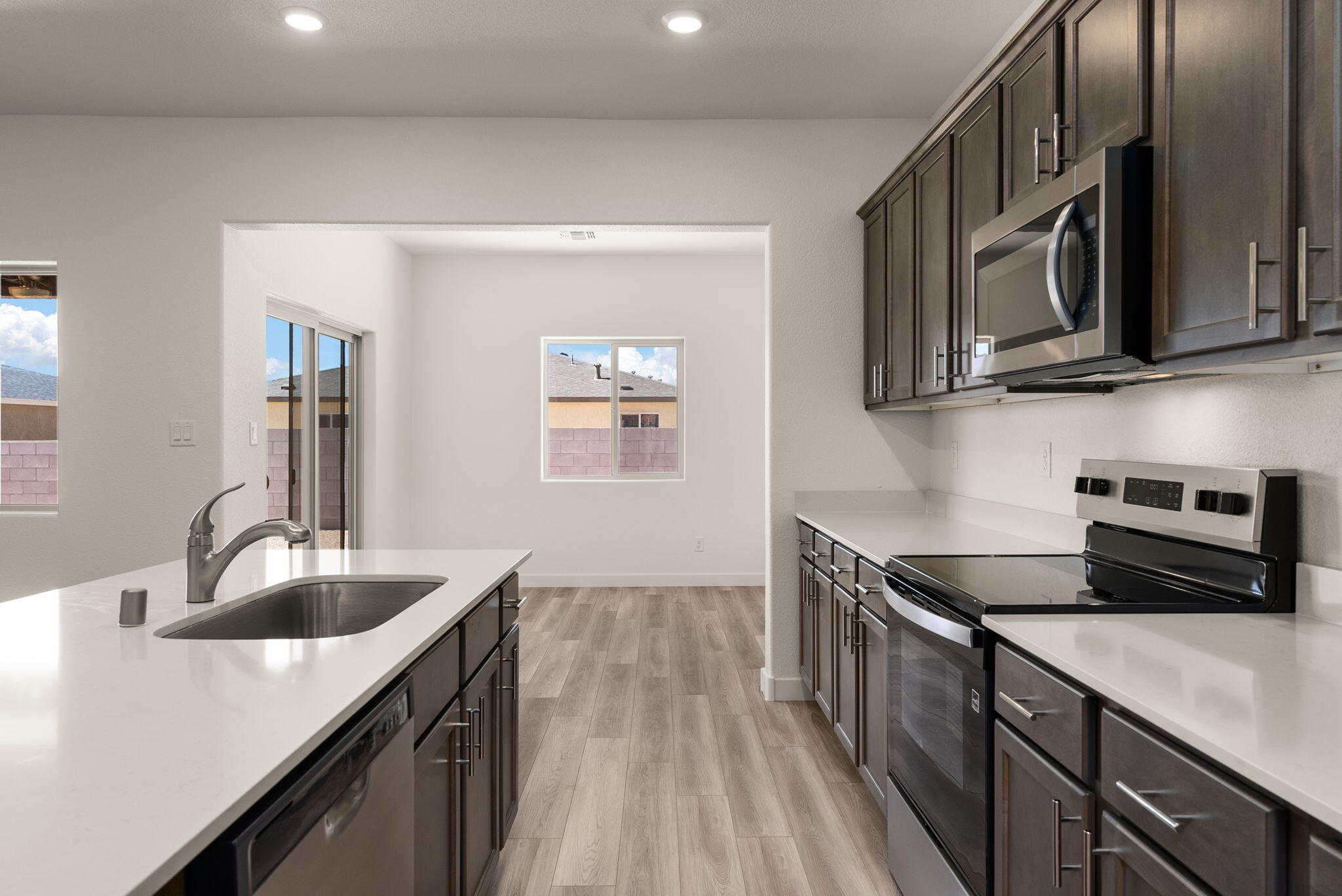 2507 Calle De Las Rosas