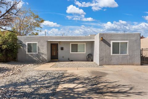 Photo of 217 ESPEJO Street NE, Albuquerque, NM 87123 (MLS # 1092341)