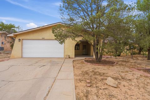 Photo of 1425 32nd Circle SE, Rio Rancho, NM 87124 (MLS # 1107028)