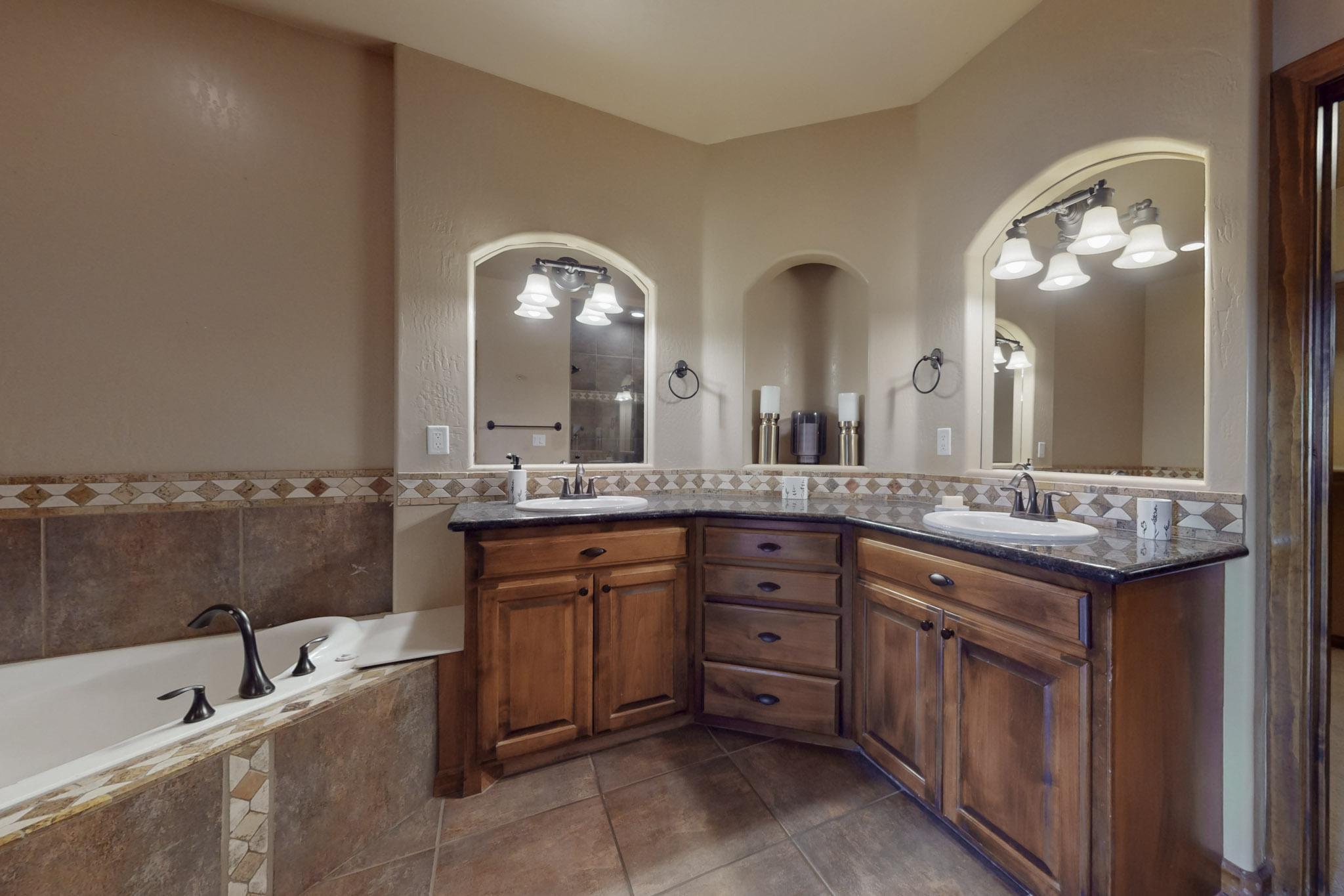 2403 Mountain Road, Albuquerque, New Mexico image 3