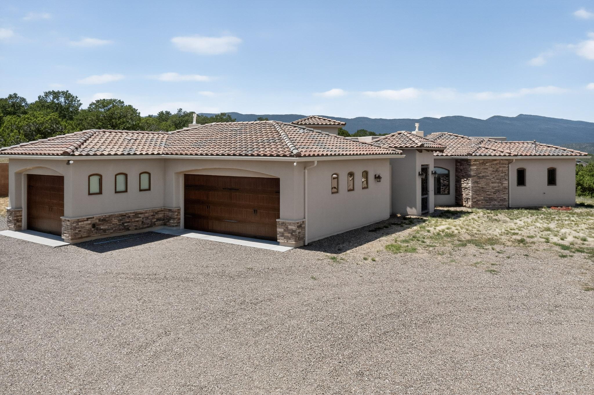 39 Nature Pointe Drive