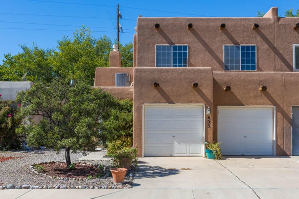 635 REEVES PL SW, LOS LUNAS, NM 87031 - Image 17537e40d2c798819dbca08233f25619/2417634000