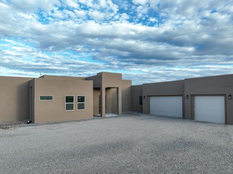 Photo of 963 CAMINO SIN PASADA, Corrales, NM 87048 (MLS # 1086091)
