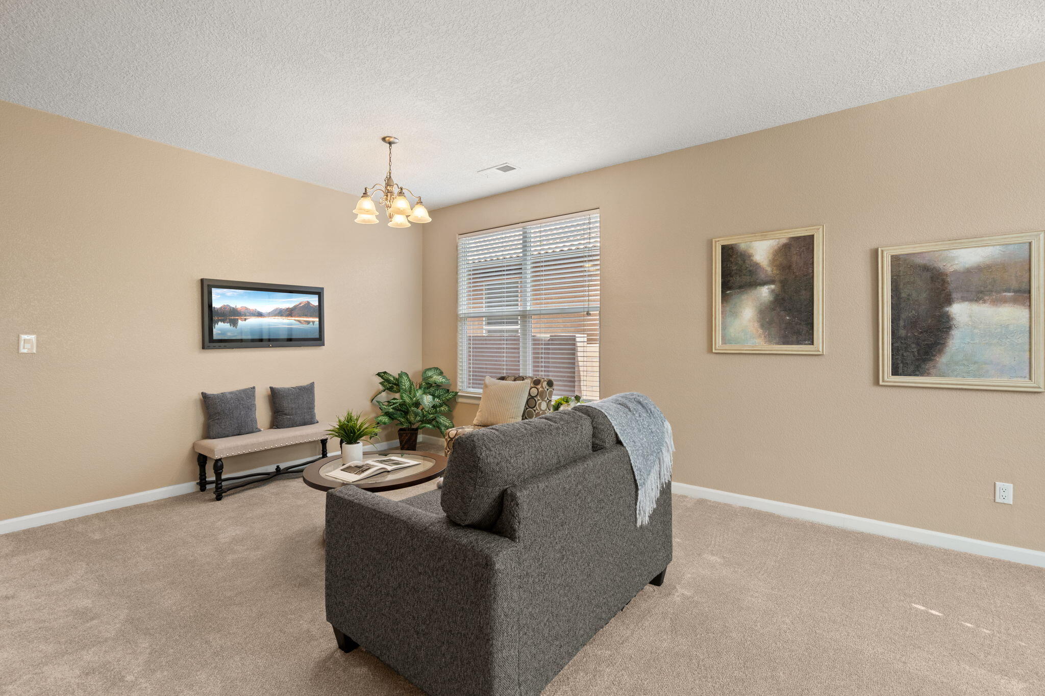 3512 North Pole Loop NE