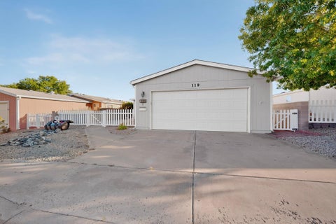 Photo of 119 Sunrise Bluffs Drive, Belen, NM 87002 (MLS # 1112219)