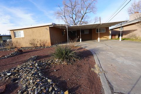 Photo of 1825 Pitt Street NE, Albuquerque, NM 87112 (MLS # 1096095)