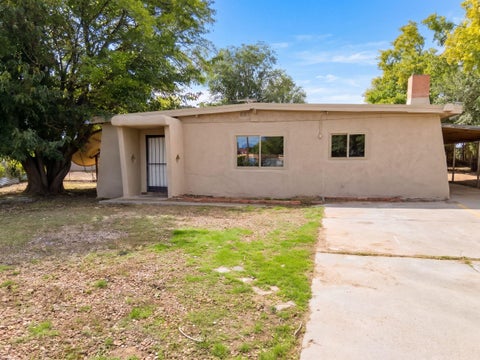 Photo of 1817 Corte Eduardo Street SW, Albuquerque, NM 87105 (MLS # 1111964)