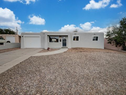 Photo of 11632 COPPER Avenue NE, Albuquerque, NM 87123 (MLS # 1092687)