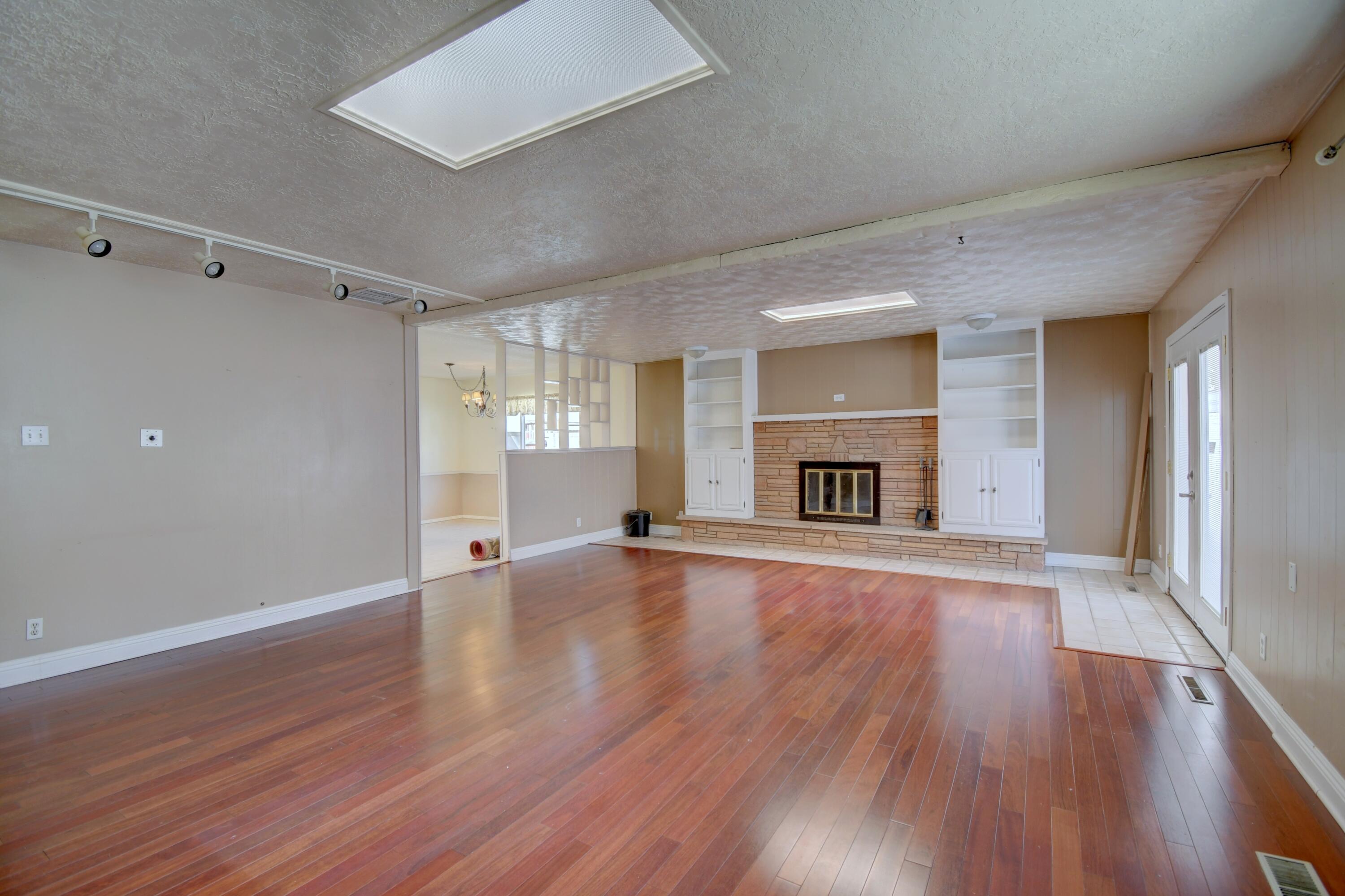 3804 Denise Court NE