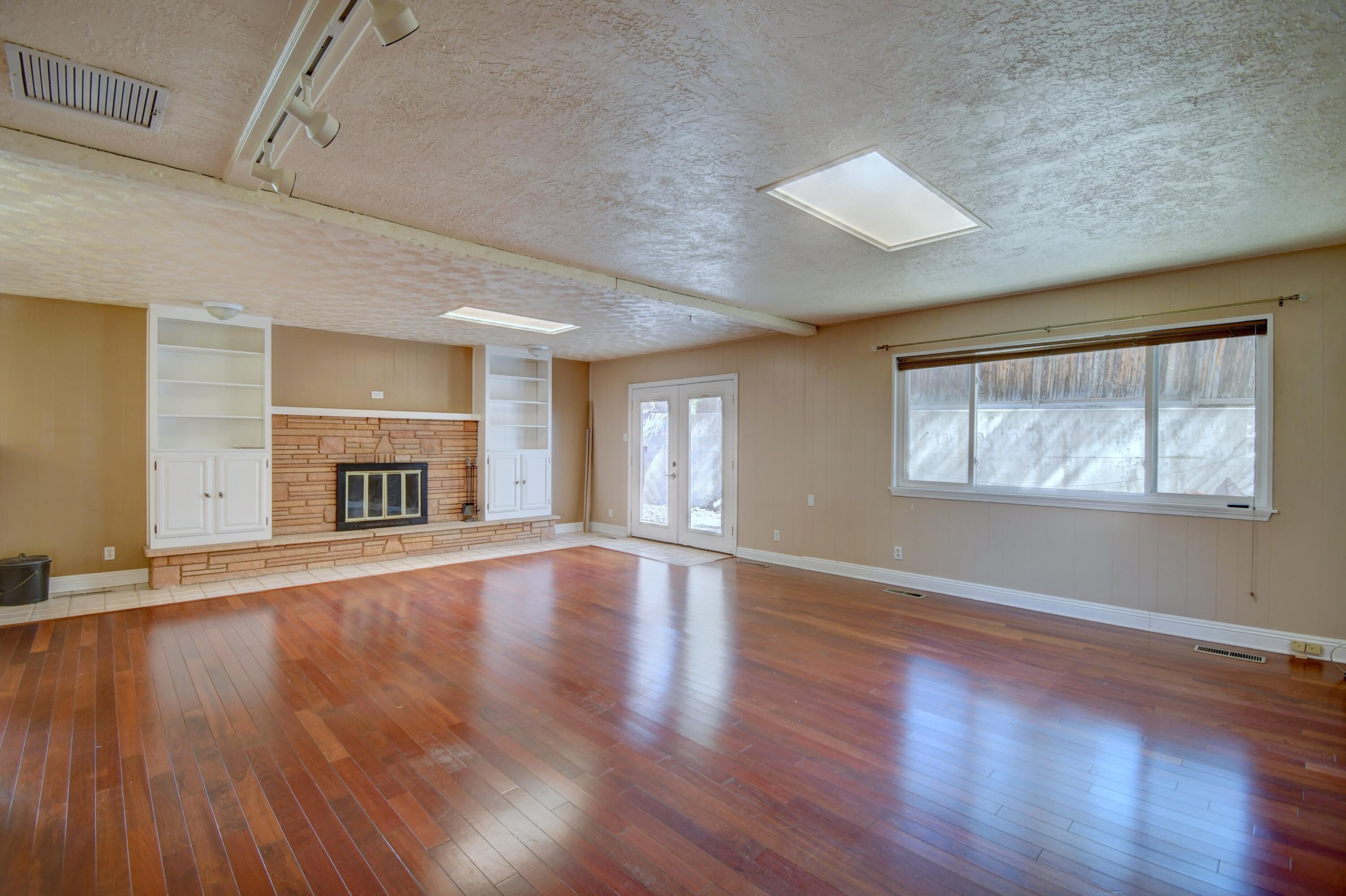 3804 Denise Court NE