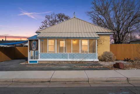 Photo of 309 Cromwell Avenue SE, Albuquerque, NM 87102 (MLS # 1097218)