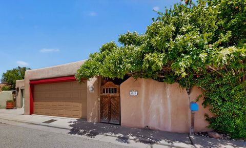 Photo of 4516 Compound North Court NW, Albuquerque, NM 87107 (MLS # 1102518)