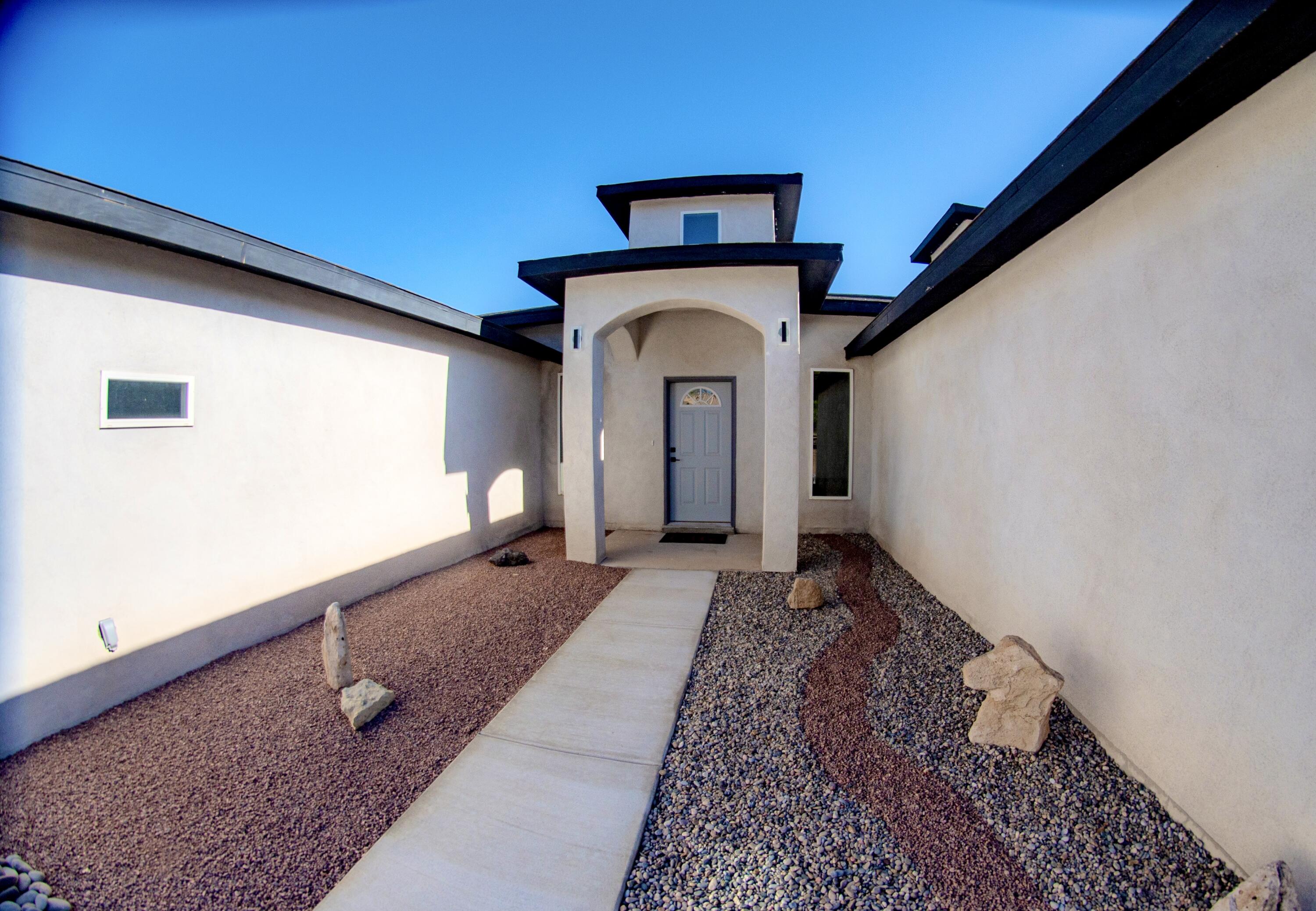 1688 Sichler Road, Los Lunas, New Mexico image 2